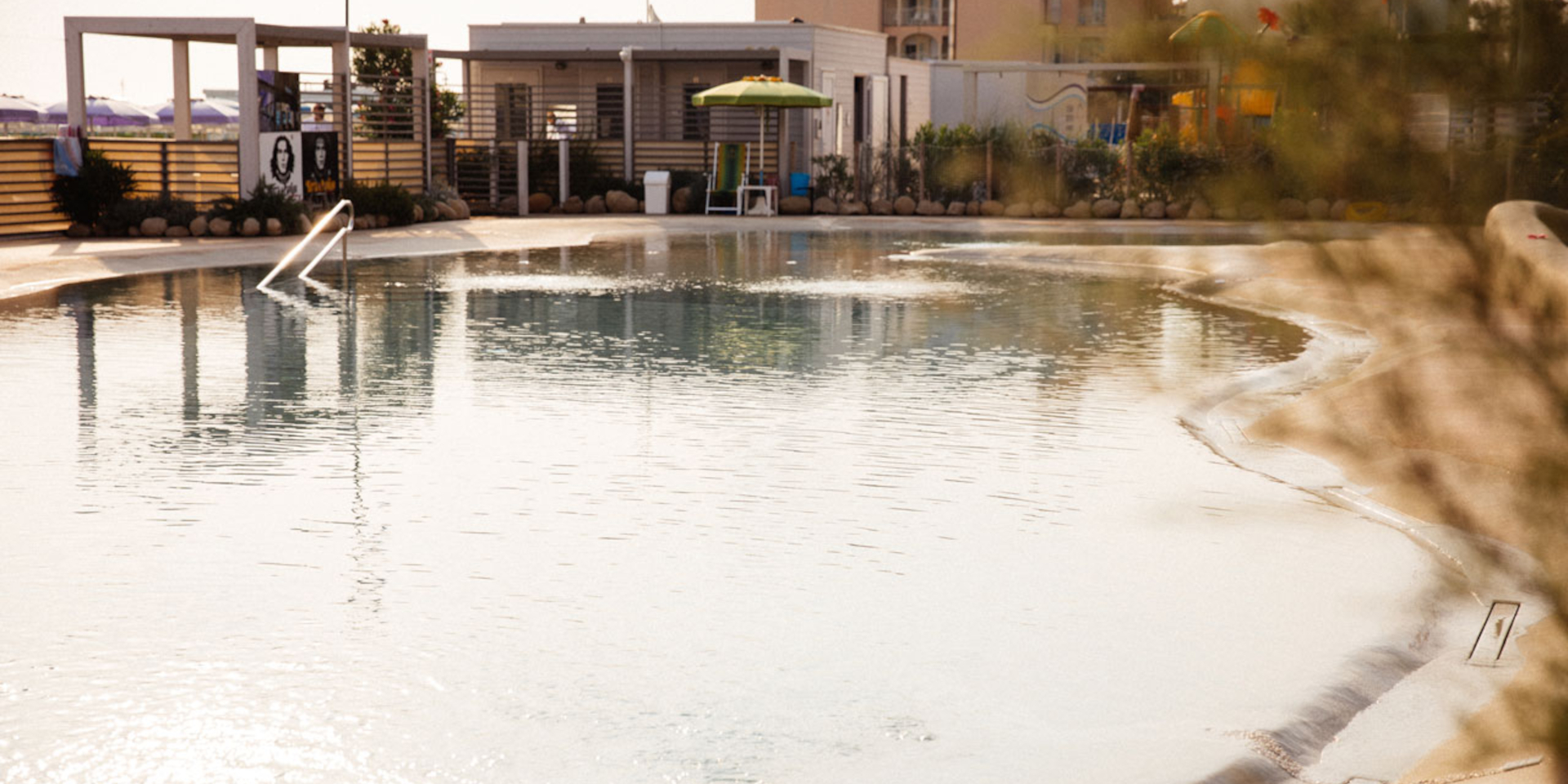  Détendez-vous <span>profitez du coucher de soleil au bord de la piscine</span>